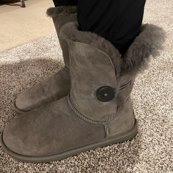 Gray Ugg boots - Picture 1 of 3
